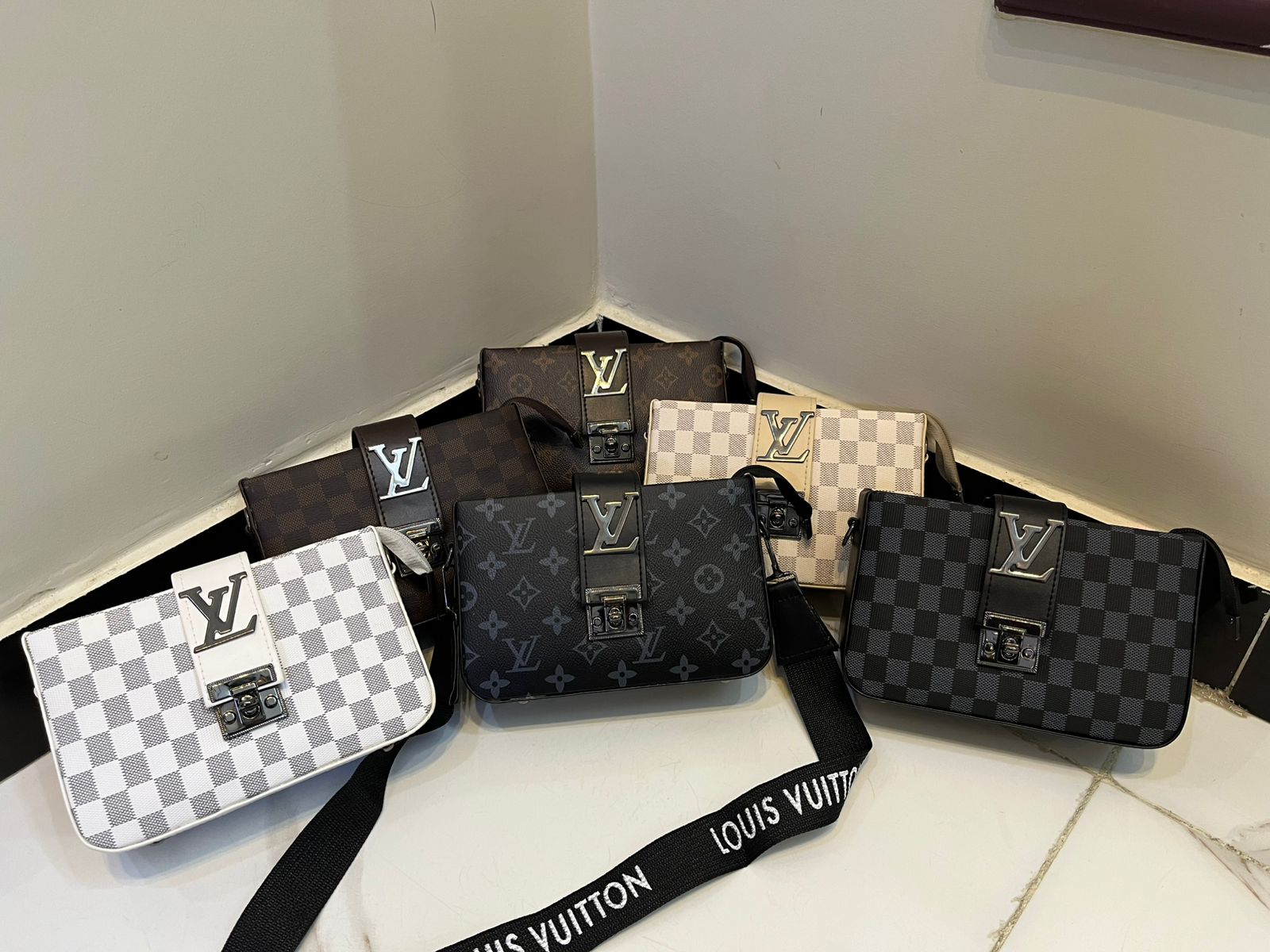 💼 High Quality LV Box with Matching Belt